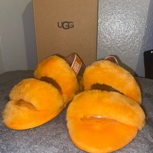 Toddler girls UGG slippers size 11 in color orange. Never been worn.